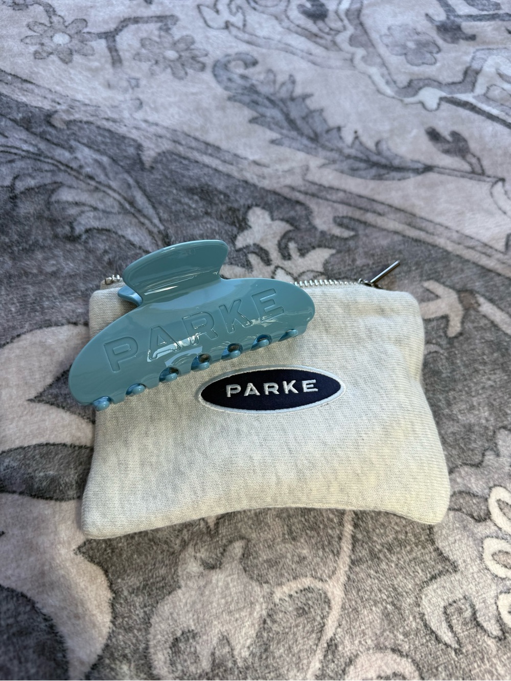 NIB Parke Frosting Claw Clip - Picture 2 of 4